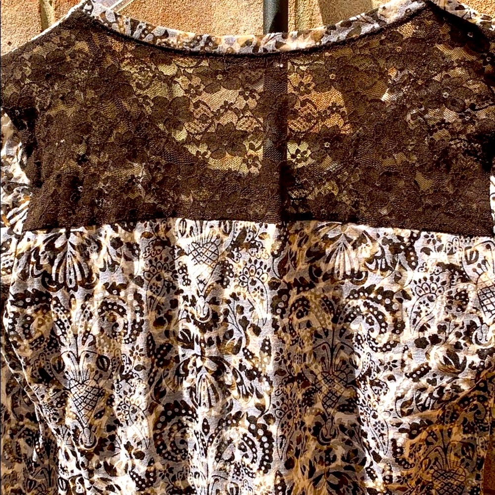 CACHE top with lace